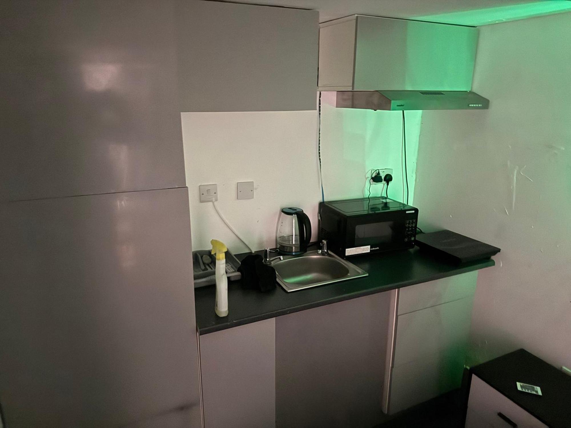 1 Bedroom In 3Bed House ブリストル エクステリア 写真